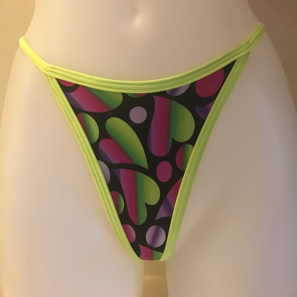 Bikini - Picture 3 of 7